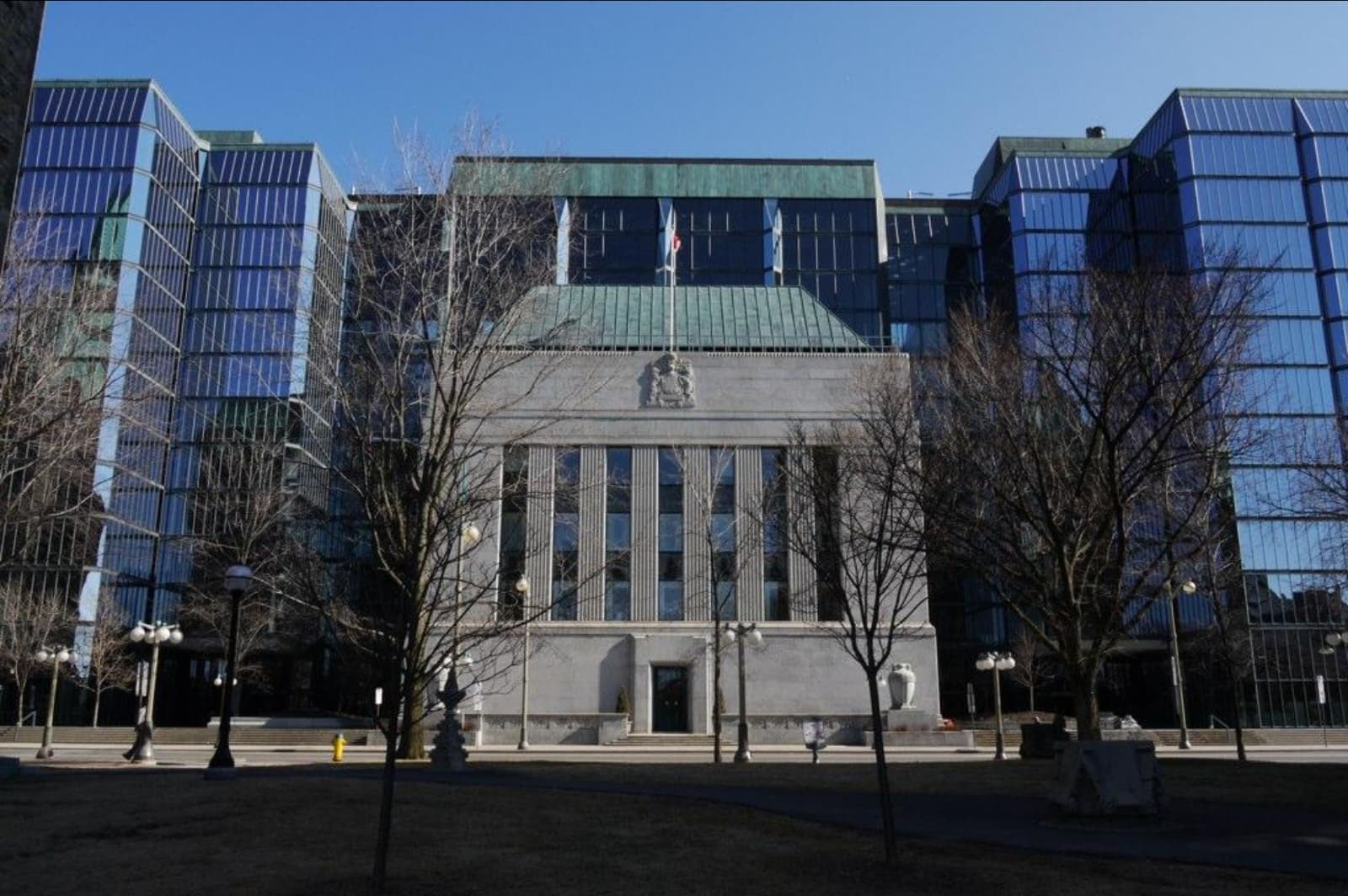 Canada's Economy Is Sending Mixed Signals. The Bank of Canada Is Waiting.